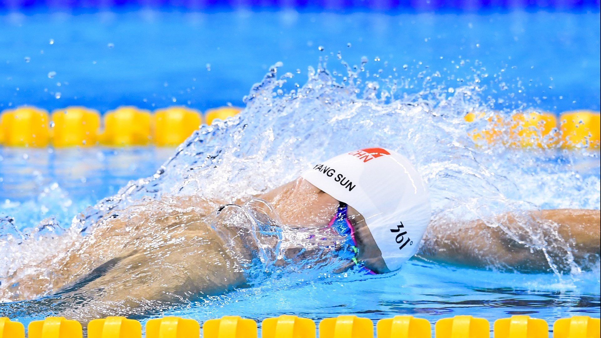 _赛场边缘：运动员的趣味小插曲_，赛场上运动员之歌