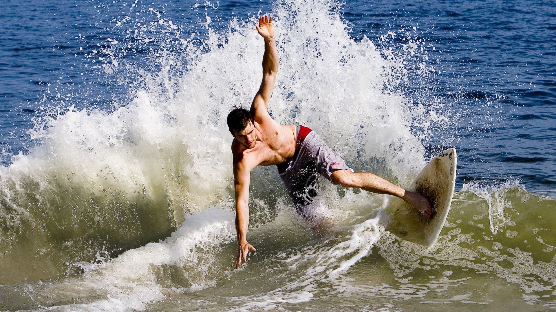 夜光漂流激流探险，黑暗中寻求速度快感，夜光漂怎么制作方法